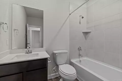 Bath - 5534 Franklin Hls, Von Ormy, TX 78073 photo 2 of 2