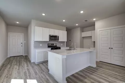 Kitchen - 5535 Franklin Hls, Von Ormy, TX 78073 photo 2 of 4