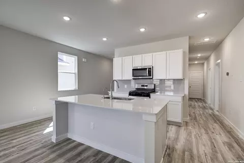 Kitchen - 5535 Franklin Hls, Von Ormy, TX 78073 photo 4 of 4