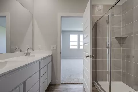 Bath - 5535 Franklin Hls, Von Ormy, TX 78073 photo 2 of 2