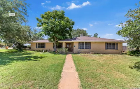 198 Encino Dr, Pearsall, TX 78061