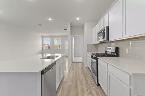 Kitchen - 5531 Franklin Hls, Von Ormy, TX 78073 photo 2 of 4