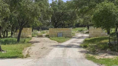 341 Mitchell Dr, Spring Branch, TX 78070 photo 2