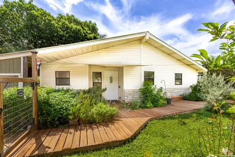 1426 Westside Cir, Canyon Lake, TX 78133