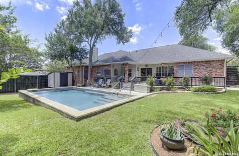 912 Mission Hills Dr, New Braunfels, TX 78130