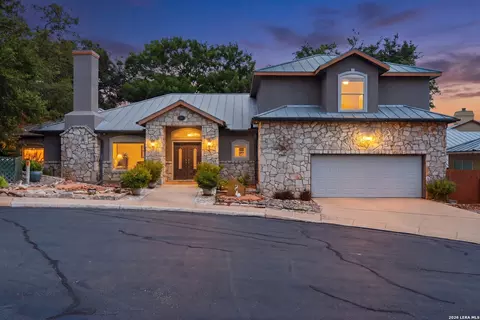 8 Donore Cir, San Antonio, TX 78229