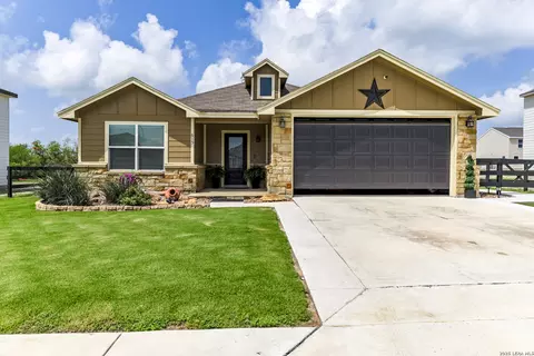 615 Cadena Loop, Kenedy, TX 78119