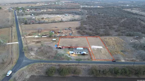 11446 Hollowell Rd, Atascosa, TX 78002