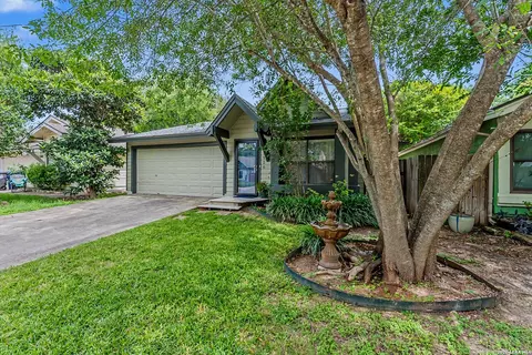 3926 Chimney Springs Dr, San Antonio, TX 78247