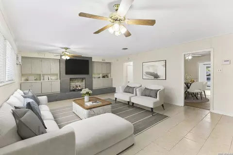 342 Maplewood Ln, San Antonio, TX 78216