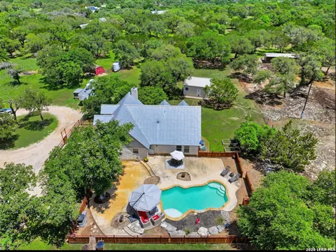 125 River Bluff Dr, Boerne, TX 78006