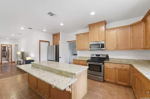 Kitchen - 325 Sollock, Devine, TX 78016 photo 5 of 5