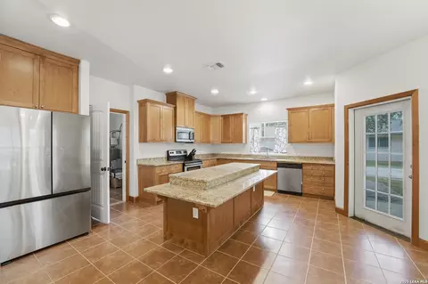 Kitchen - 325 Sollock, Devine, TX 78016 photo 2 of 5
