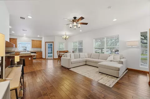 Other - 325 Sollock, Devine, TX 78016 photo 6 of 12