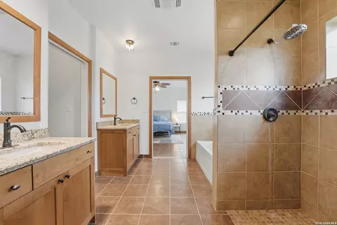 Bath - 325 Sollock, Devine, TX 78016 photo 1 of 6