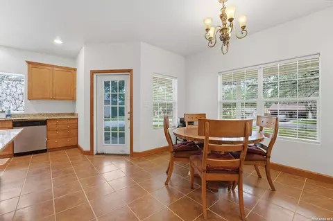 Dining - 325 Sollock, Devine, TX 78016 photo 1 of 2