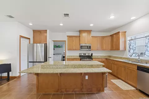 Kitchen - 325 Sollock, Devine, TX 78016 photo 1 of 5