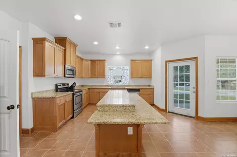 Kitchen - 325 Sollock, Devine, TX 78016 photo 3 of 5