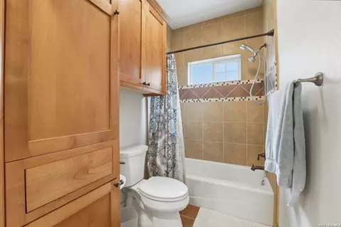 Bath - 325 Sollock, Devine, TX 78016 photo 4 of 6