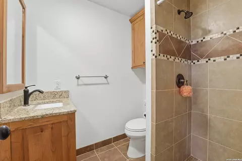 Bath - 325 Sollock, Devine, TX 78016 photo 5 of 6