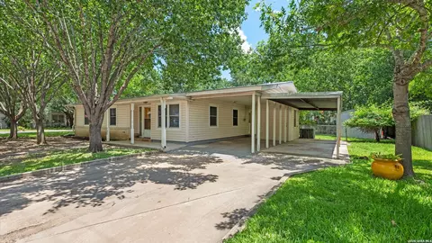 725 W Klingemann St, New Braunfels, TX 78130
