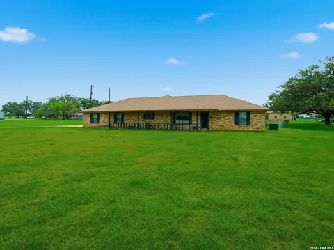 111 Mitch Thomas, Pleasanton, TX 78064