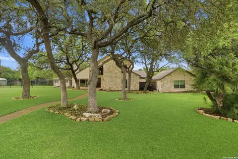 8430 Twisted Oaks, Garden Ridge, TX 78266