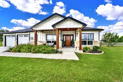 492 Spanish Grant Cir, Bandera, TX 78003