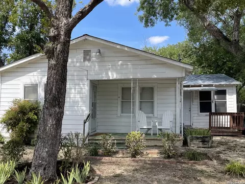 1828 W Mill St, New Braunfels, TX 78130