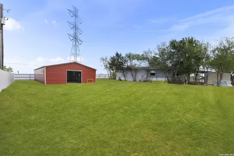 2490 Schwab, Seguin, TX 78155