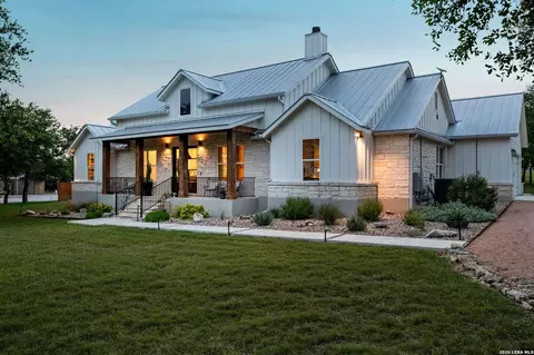 2009 Axis Cir, Fredericksburg, TX 78624