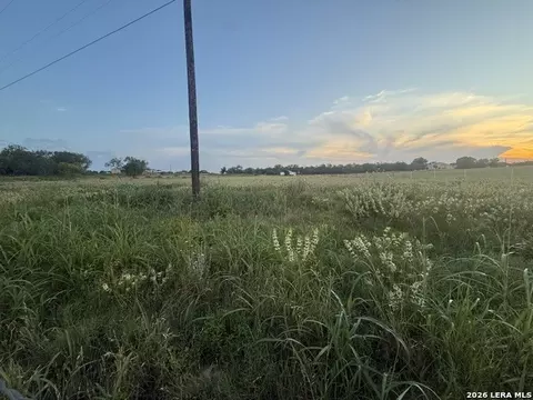 1540 Bluecreek, La Vernia, TX 78121