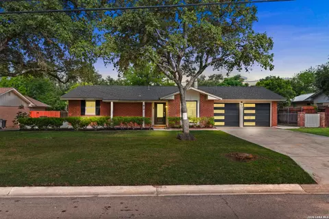 413 Gladiola Ln, Castle Hills, TX 78213