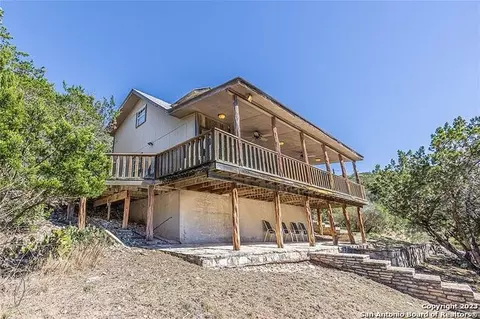 606 Canyon Oaks Dr, Concan, TX 78838