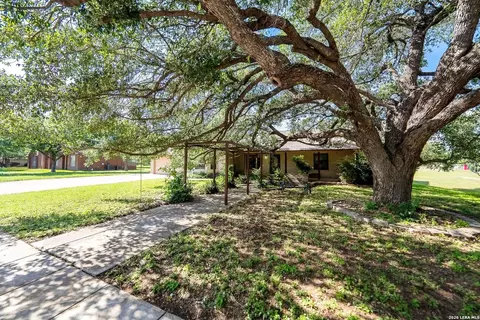 119 Village Path, Castroville, TX 78009