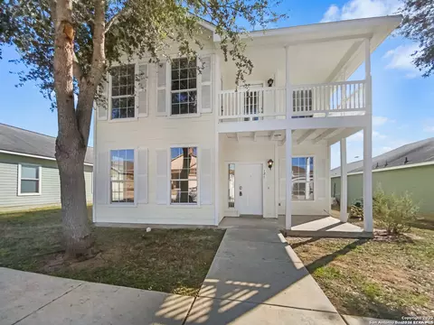 121 Lark Hl, Floresville, TX 78114