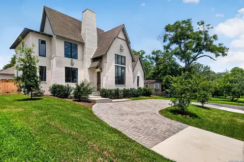 255 Claywell Dr, Alamo Heights, TX 78209