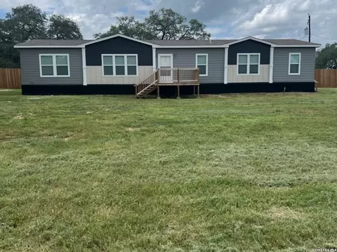 112 County Road 158, Floresville, TX 78114