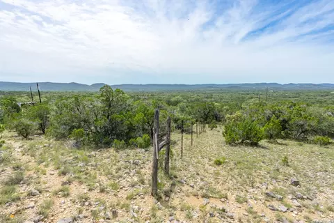View/Area - 447 Blesssing Ln, Utopia, TX 78884 photo 7 of 13