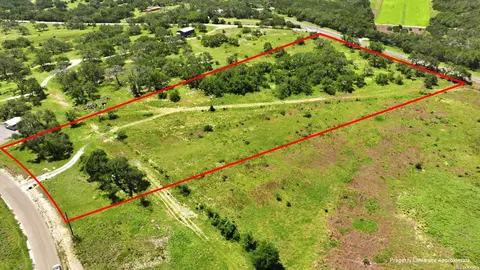 718 Windmill Rdg, Blanco, TX 78606 photo 2