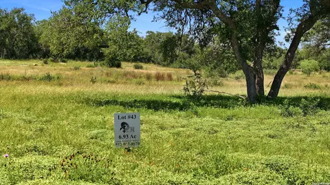 718 Windmill Rdg, Blanco, TX 78606 photo 11