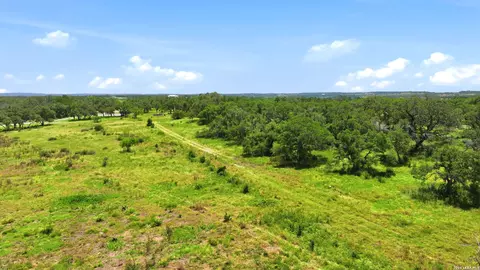 718 Windmill Rdg, Blanco, TX 78606 photo 4