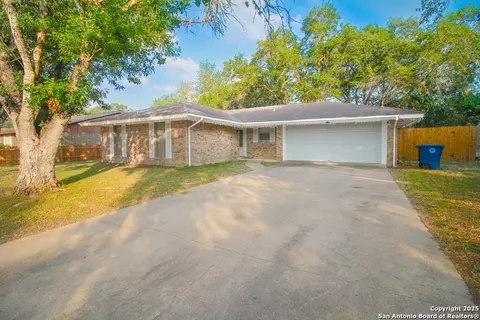 1404 Las Palmas, Beeville, TX 78102