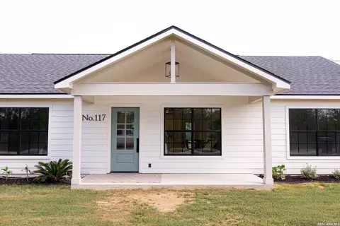 117 Cemetery Rd, Charlotte, TX 78011