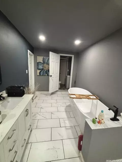 Bath - 10172 Pvt 597, Mathis, TX 78368 photo 5 of 5