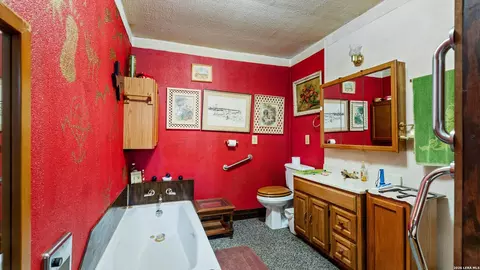 Bath - 646 South Loop, Blanco, TX 78606 photo 2 of 2