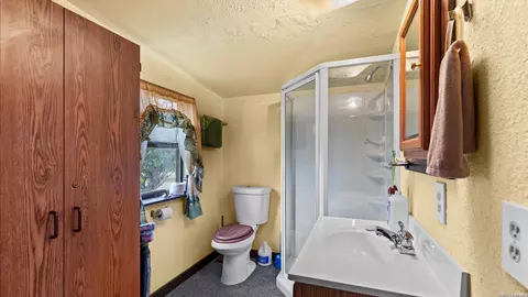 Bath - 646 South Loop, Blanco, TX 78606 photo 1 of 2