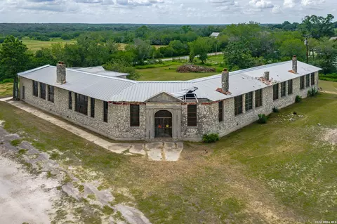 8589 N Us Highway 181, Tuleta, TX 78162