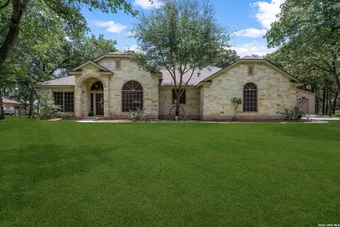 351 Rosewood Dr, La Vernia, TX 78121