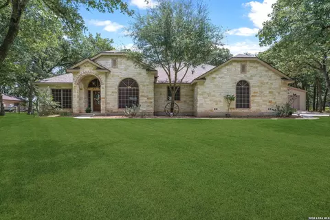 351 Rosewood Dr, La Vernia, TX 78121